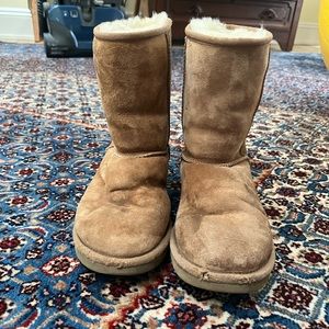 Women’s Classic Uggs Boots Chestnut Brown Size 8